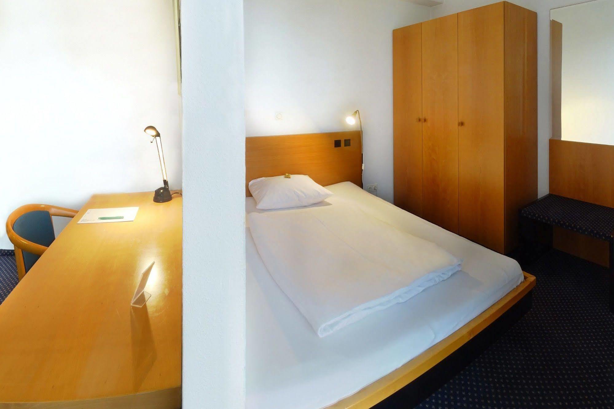 Plaza Suites Rüsselsheim Exterior foto